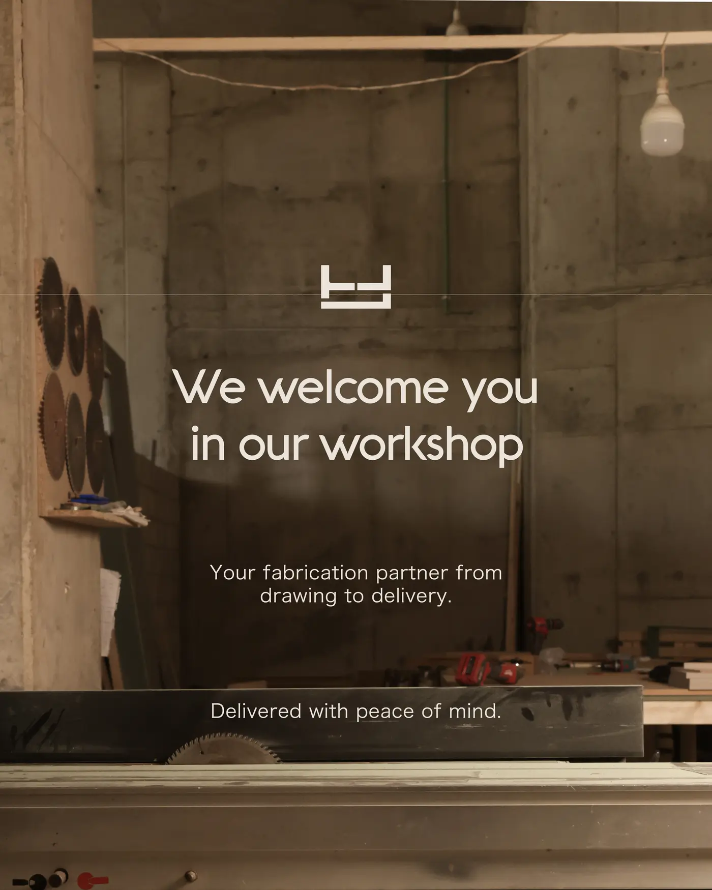 The workshop window. We welcome you in our workshop